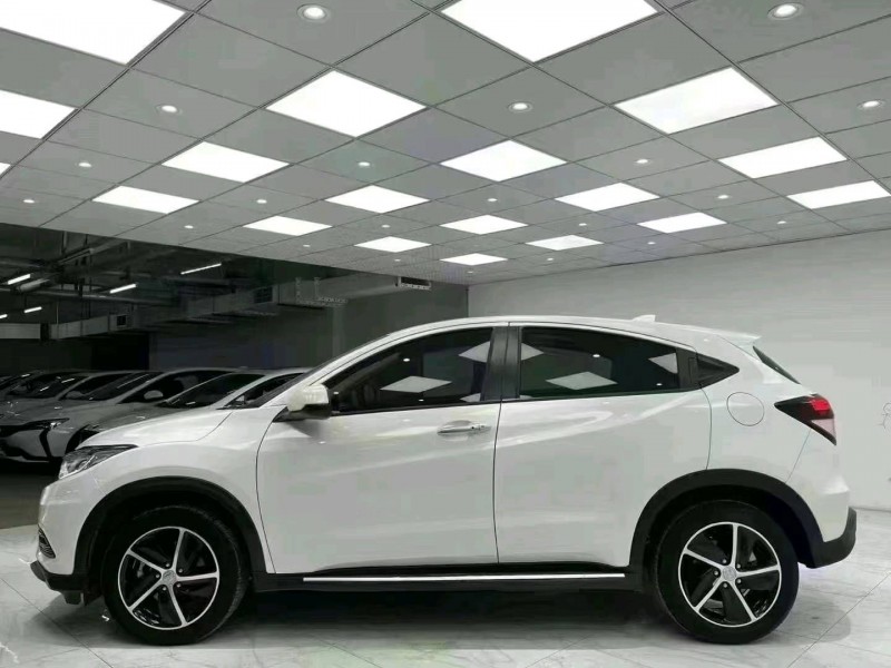 成都19年本田缤智3