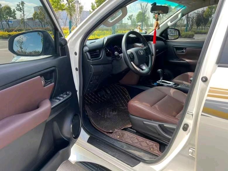 盐城19年丰田穿越者7