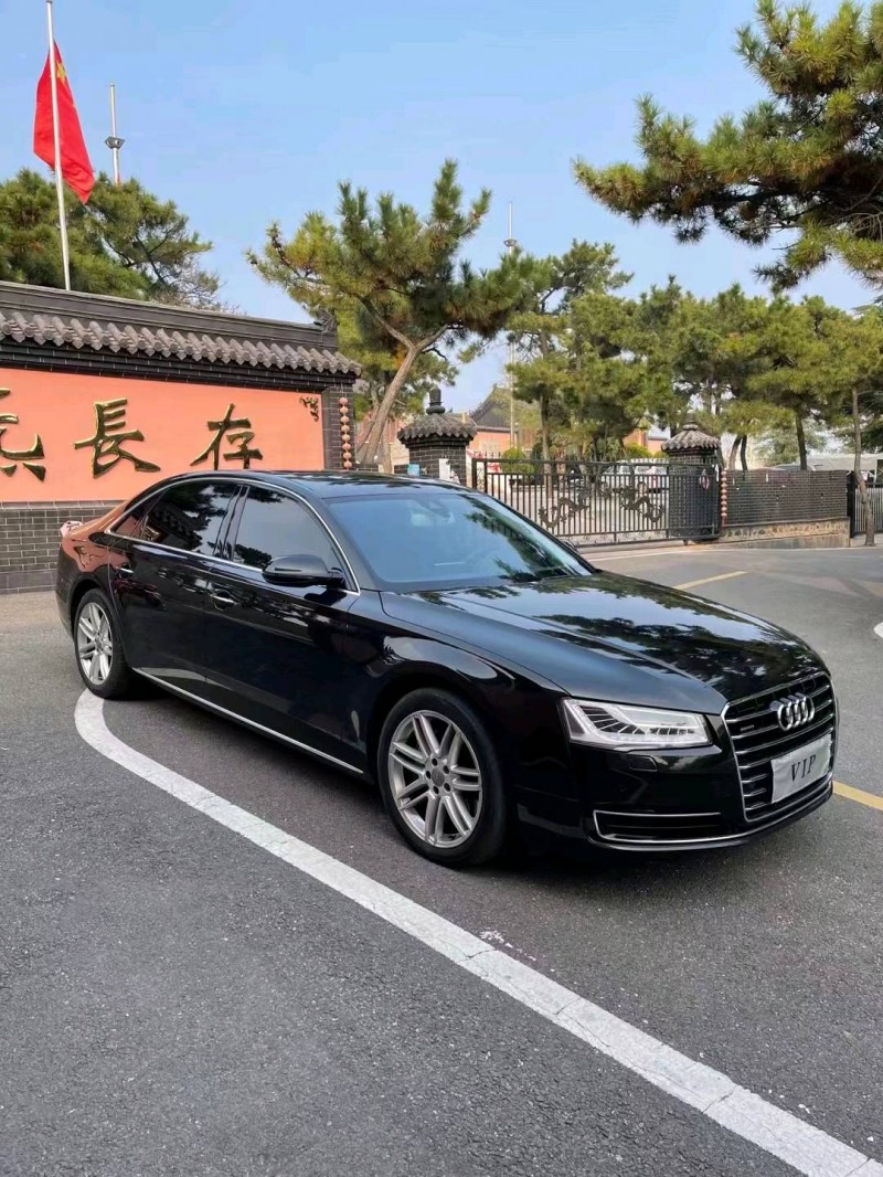 青岛16年奥迪A8L3