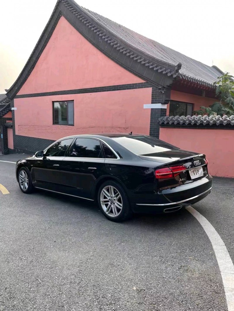 青岛16年奥迪A8L8