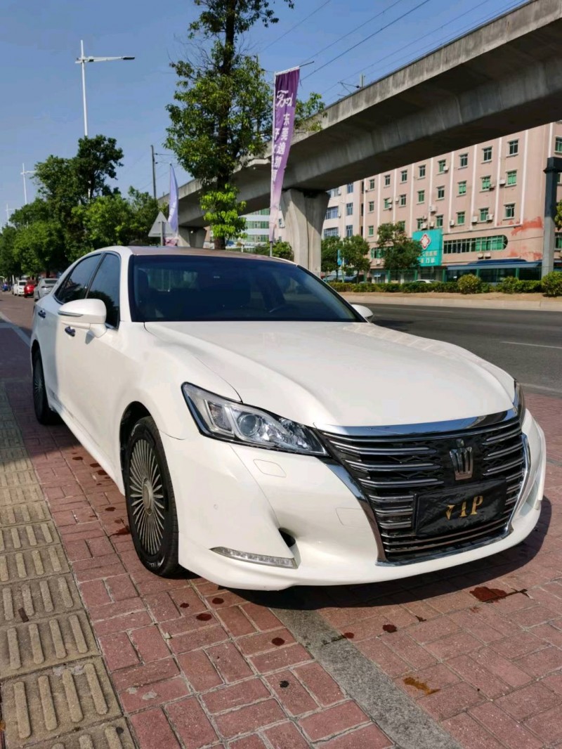 东莞16年丰田皇冠7