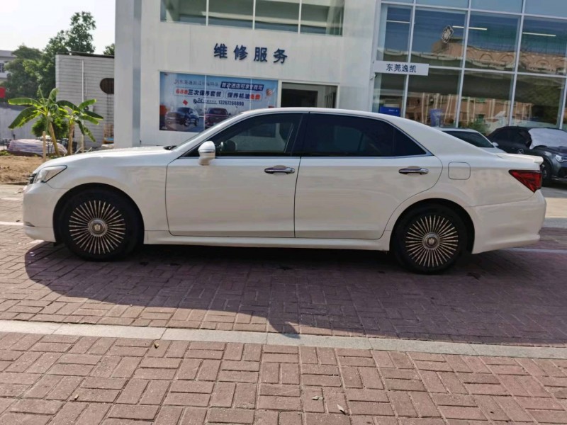 东莞16年丰田皇冠5