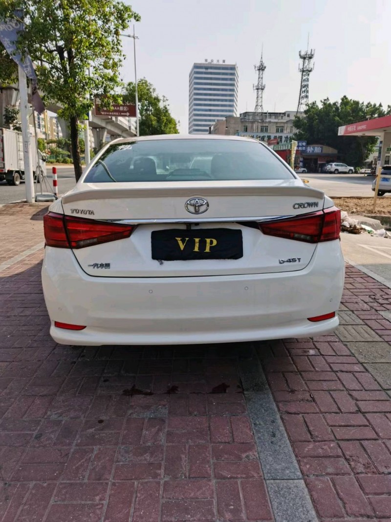 东莞16年丰田皇冠1