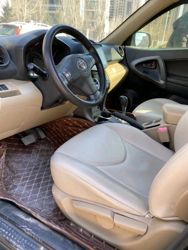 沈阳13年丰田RAV4荣放9