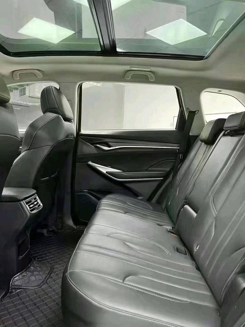 成都20年长安汽车CS755