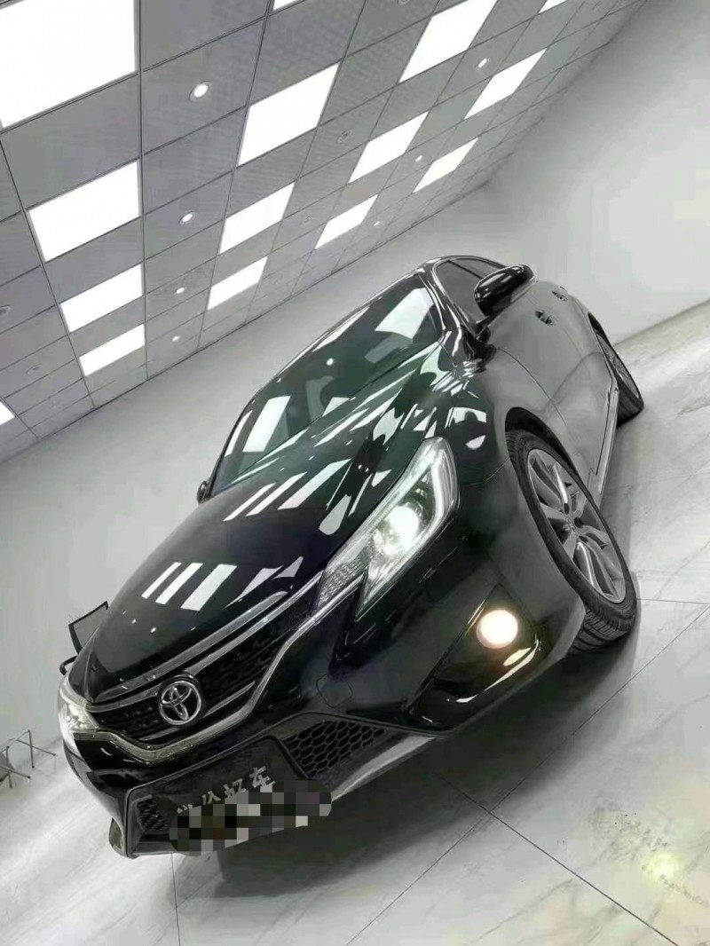 成都14年丰田锐志2