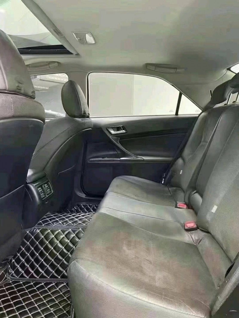 成都14年丰田锐志7