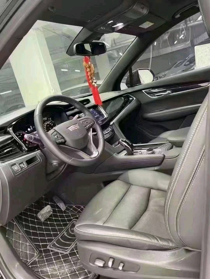 成都20年凯迪拉克XT66