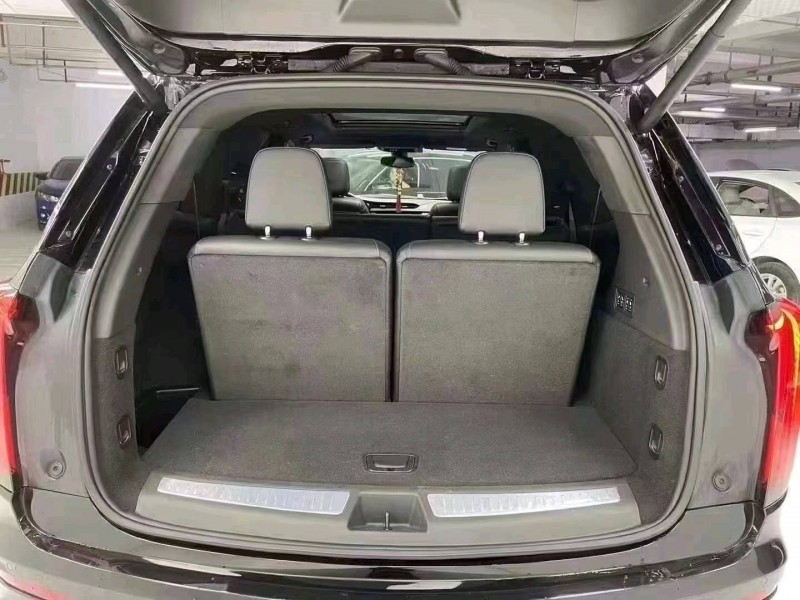 成都20年凯迪拉克XT68