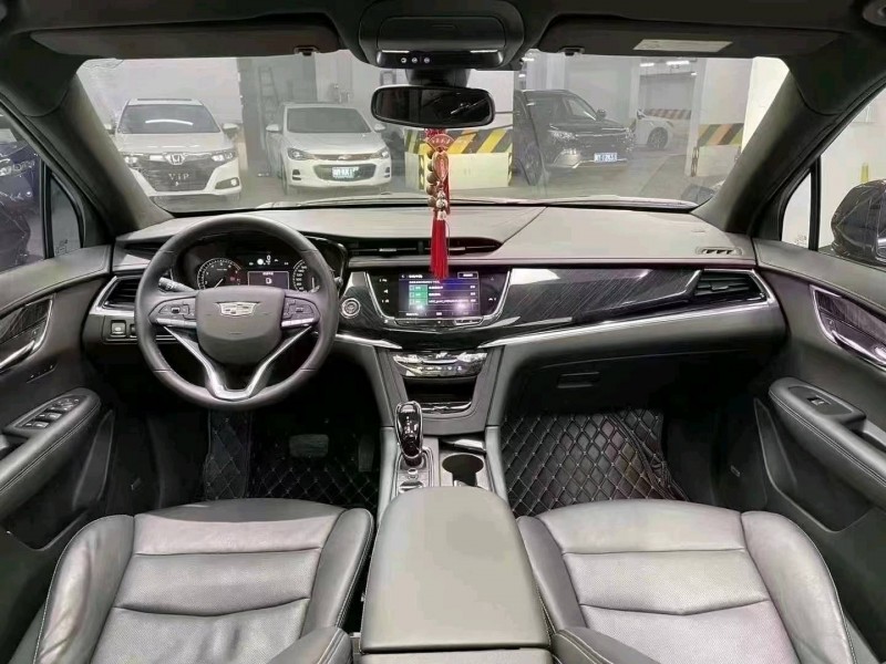 成都20年凯迪拉克XT69