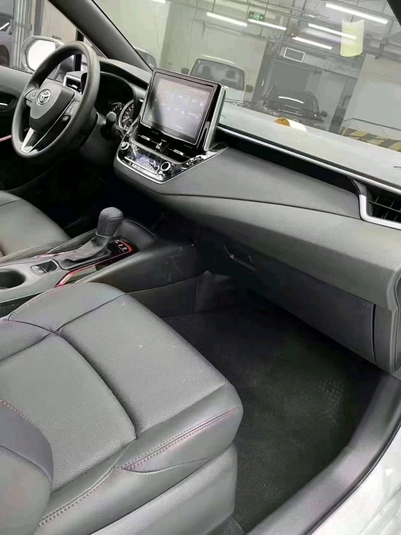 成都22年丰田雷凌8
