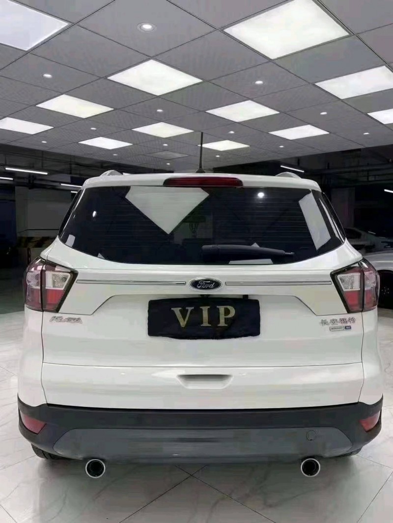 成都20年福特翼虎5