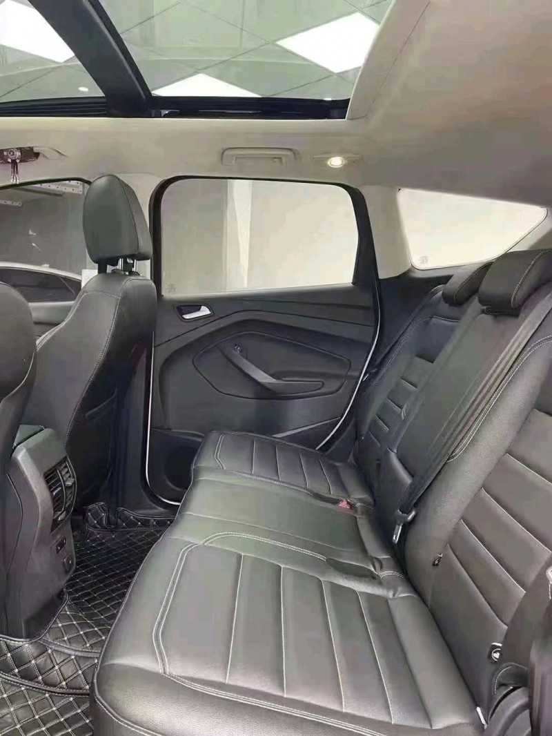 成都20年福特翼虎7