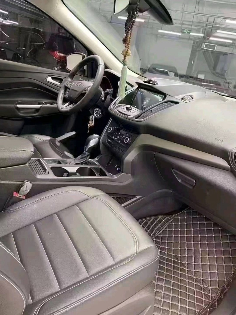 成都20年福特翼虎8