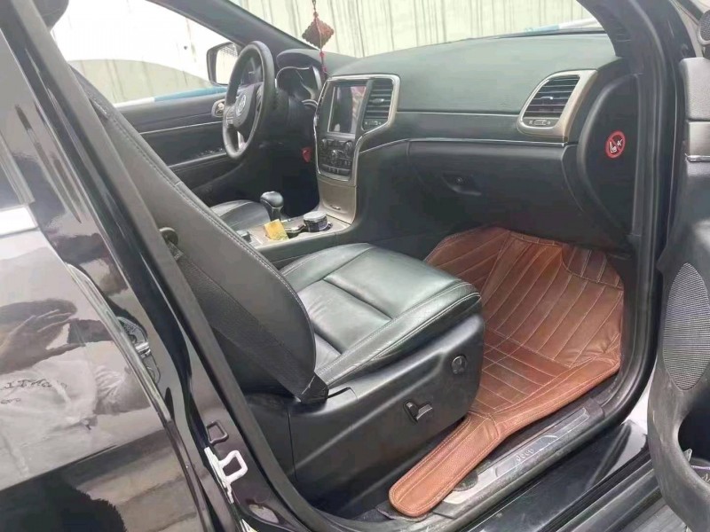 重庆16年Jeep大切诺基7