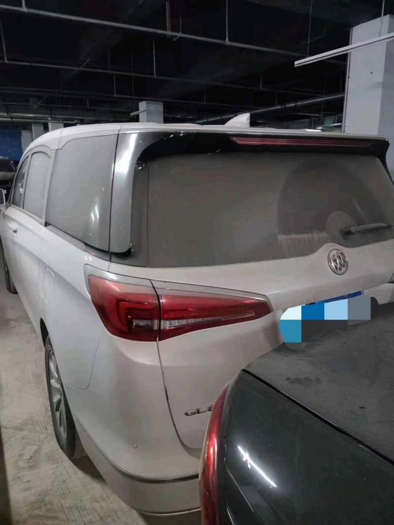 重庆19年别克GL82