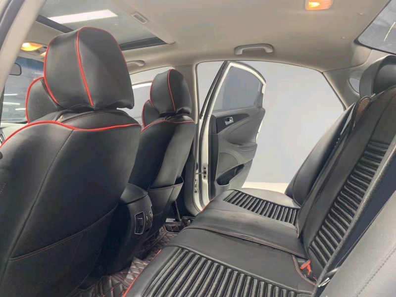 成都15年现代索纳塔八2