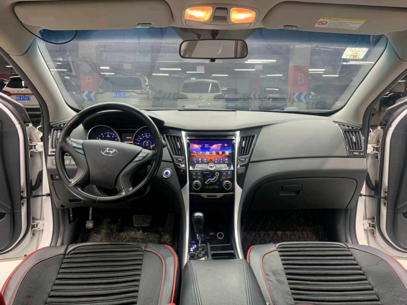 成都15年现代索纳塔八5