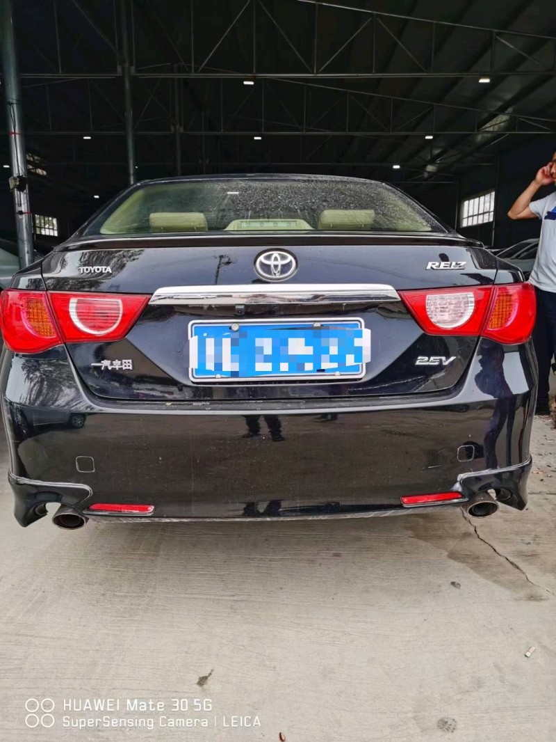 保定13年丰田锐志9