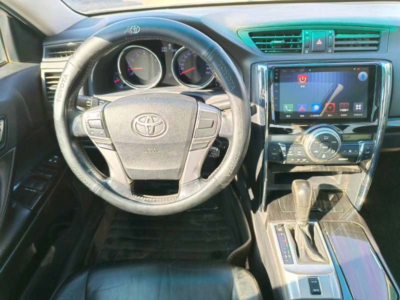 保定13年丰田锐志5