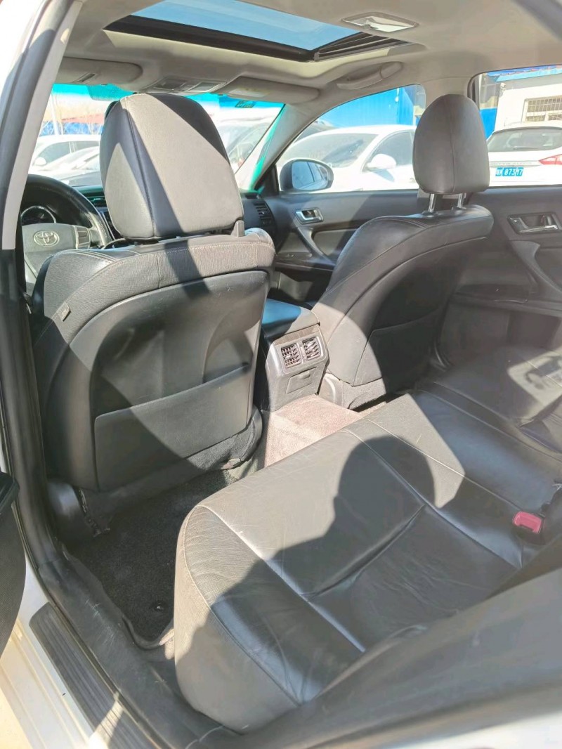 保定13年丰田锐志6