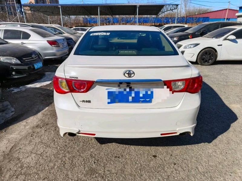 保定13年丰田锐志9