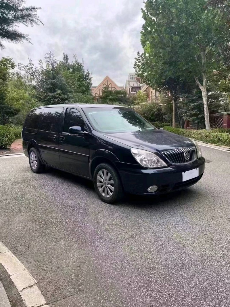 青岛16年别克GL82