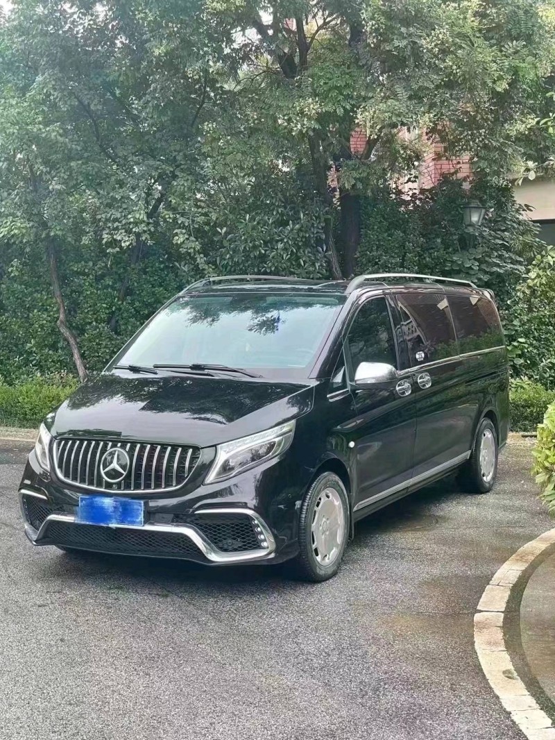 青岛17年奔驰威霆8