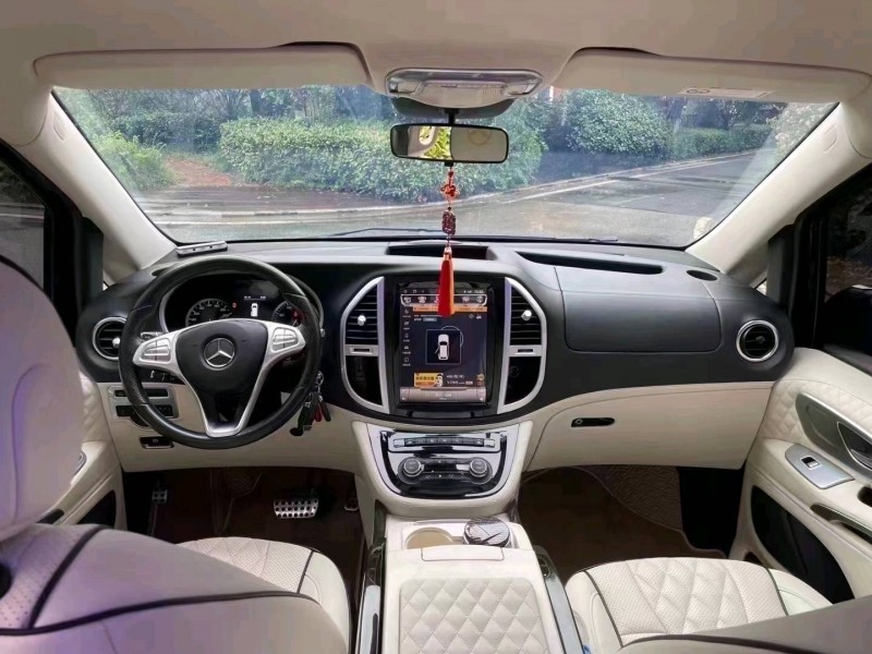 青岛17年奔驰威霆5