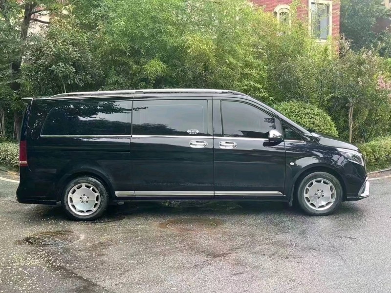 青岛17年奔驰威霆3