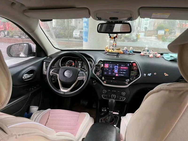 武汉17年Jeep自由光3