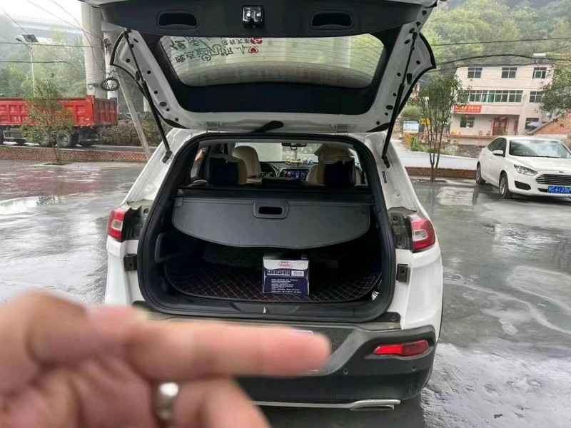 武汉17年Jeep自由光4