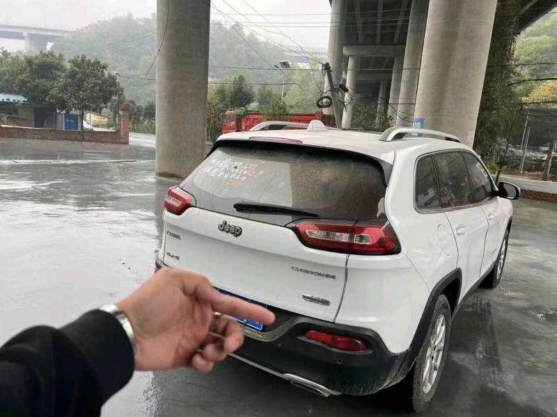 武汉17年Jeep自由光8