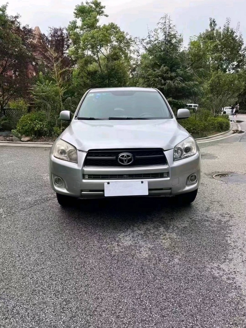 青岛11年丰田RAV4荣放1
