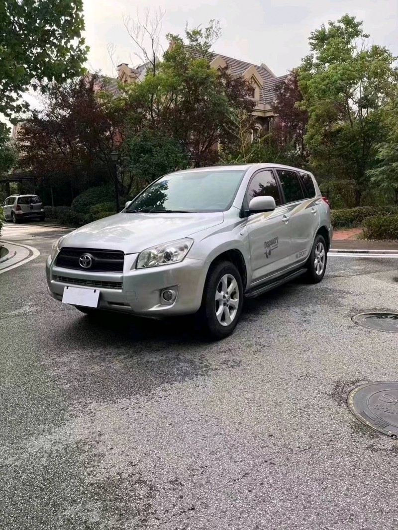 青岛11年丰田RAV4荣放3