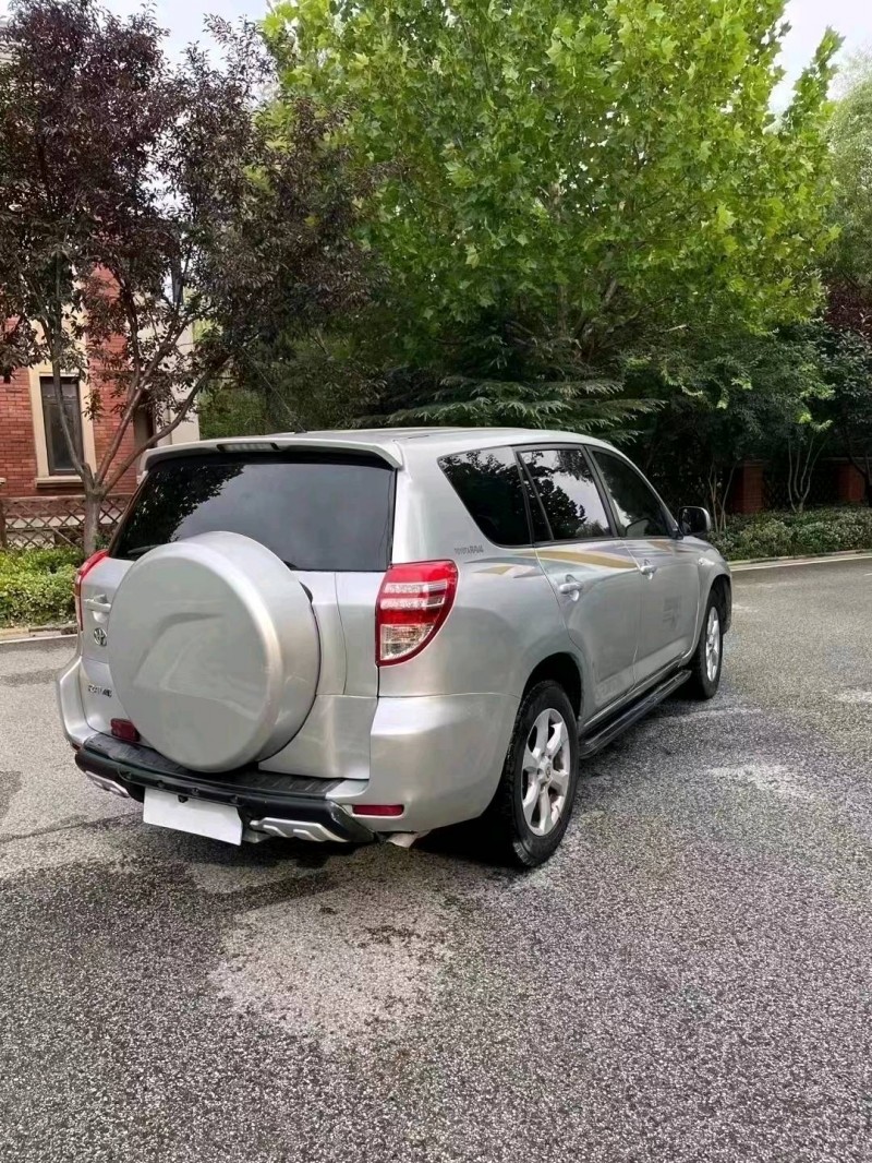 青岛11年丰田RAV4荣放7