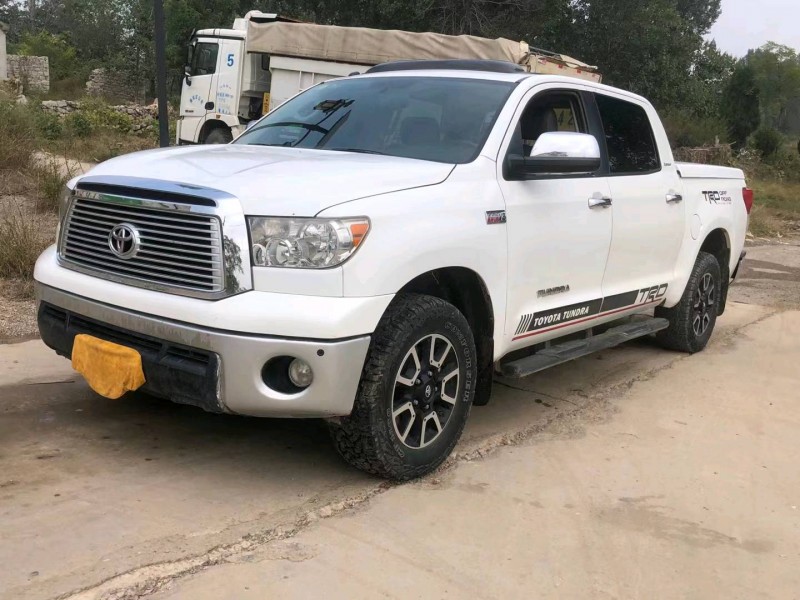 徐州13年丰田坦途3