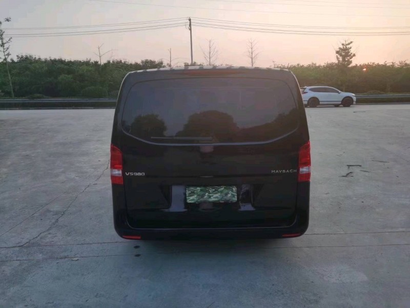 苏州17年奔驰威霆2