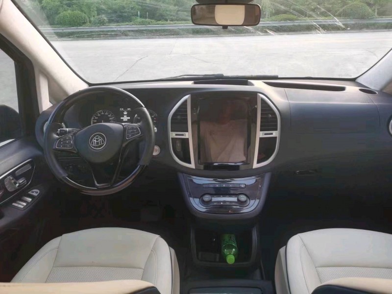 苏州17年奔驰威霆9