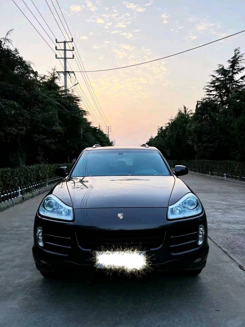 枣庄10年保时捷卡宴1