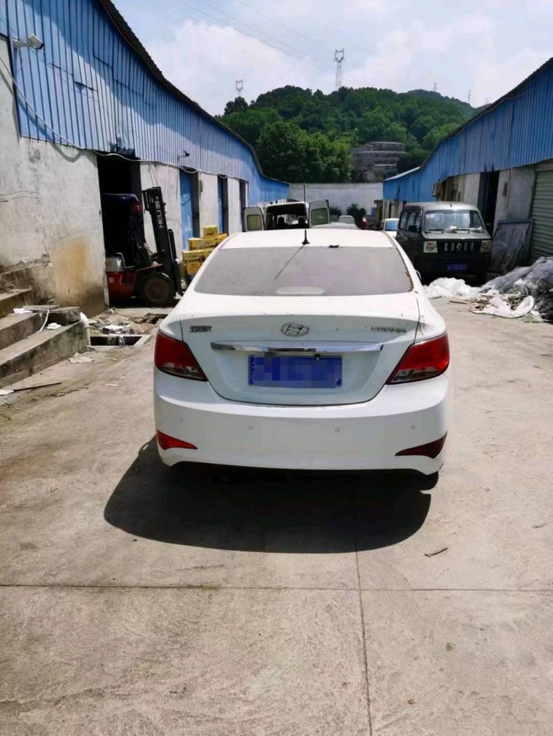 邯郸16年现代瑞纳2