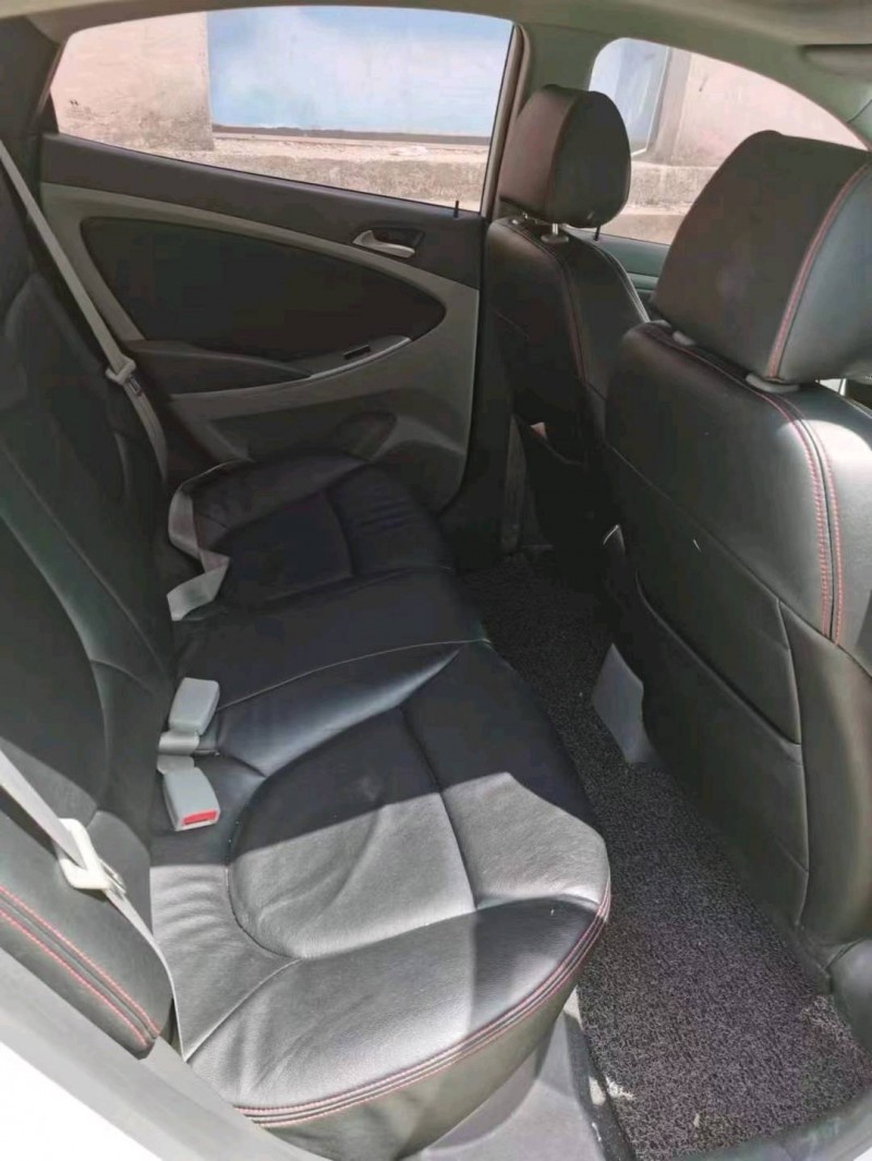 邯郸16年现代瑞纳3