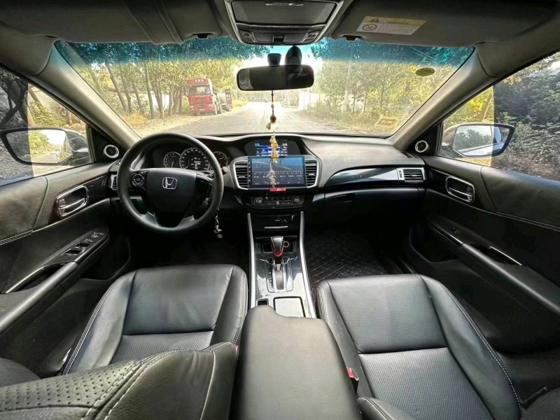 枣庄17年本田雅阁2