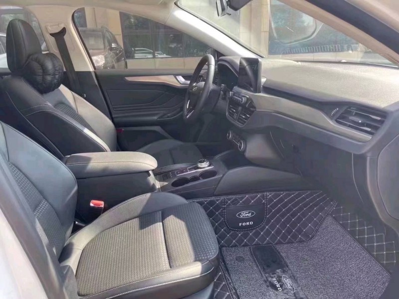 青岛20年福特福克斯3