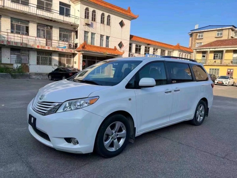 济宁16年丰田塞纳3