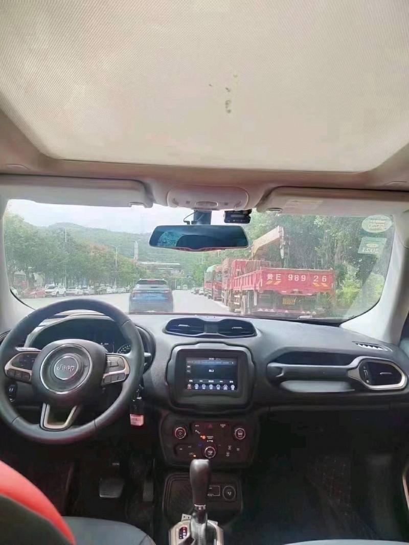 安順19年Jeep自由俠5