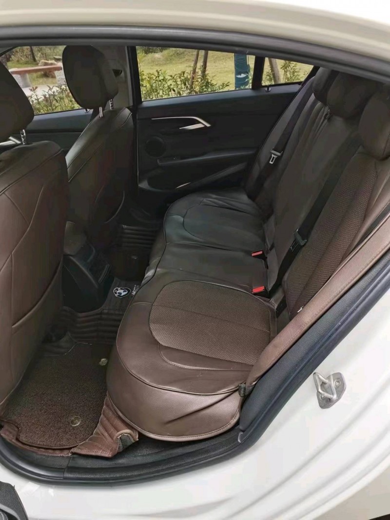 济宁19年宝马1系4