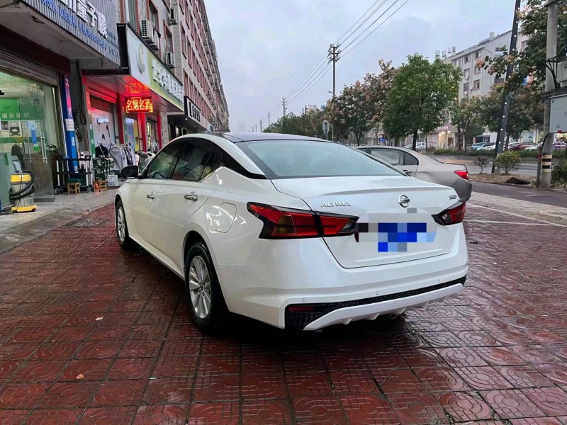 嘉興20年日產天籟5