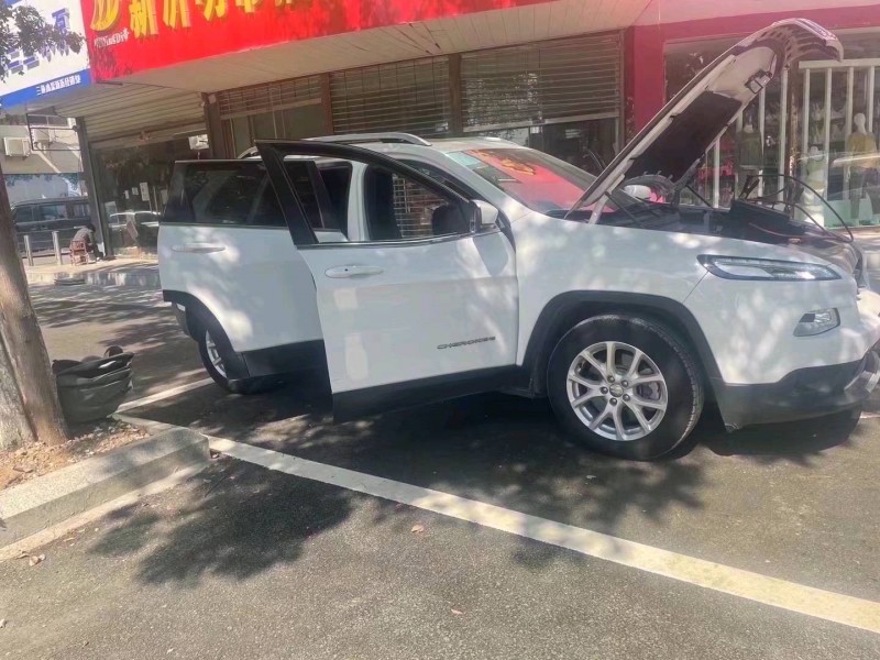 苏州18年Jeep自由光4