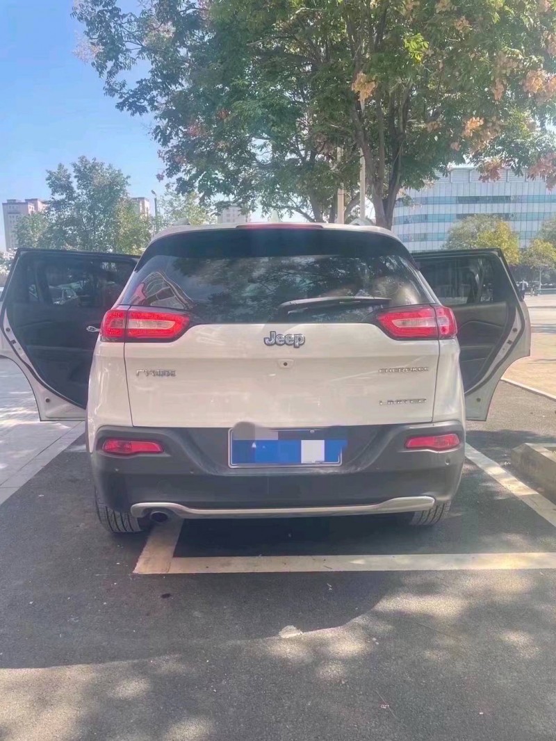 苏州18年Jeep自由光9